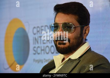 Der indische Schauspieler Prosenjit Chatterjee React gab auf den Medienkonferenzen während der Credmont International School den Eintritt in Kalkutta bekannt und versprach, die Bildungslandschaft der Stadt neu zu definieren. Der weitläufige 3,3 Hektar große Campus liegt in Kalkutta West International City, Howrah und bietet eine erstklassige Lernumgebung mit modernsten Einrichtungen. Was Credmont von anderen CBSE-Schulen unterscheidet, ist die Integration der fortschrittlichen Technologie der künstlichen Intelligenz (KI) in jeden Aspekt des Unterrichts und Lernens. Von KI-basierten Smartboards und interaktiven Klassenzimmern bis hin zu KI-fähigen Laboren – der Stockfoto