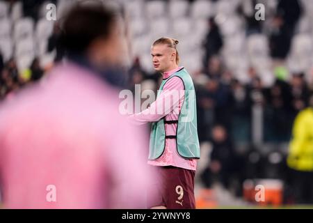 Torino, Italien. Dezember 2024. Erling Haaland von Manchester City vor dem Fußballspiel der UEFA Champions League zwischen Juventus FC und Manchester City im Juventus-Stadion in Turin, Nordwesten Italiens - 11. Dezember 2024. Sport - Fußball . (Foto: Fabio Ferrari/LaPresse) Credit: LaPresse/Alamy Live News Stockfoto