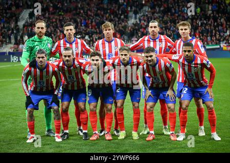 Madrid, Spanien, 11. Dezember 2024: Atletico Madrid startete am 11. Dezember 2024 im Riyadh Air Metropolitano Stadion in Madrid, Spanien während der 6. Runde der UEFA Champions League 2024-25 zwischen Atletico Madrid und Slovan Bratislava. Quelle: Alberto Brevers / Alamy Live News. Stockfoto