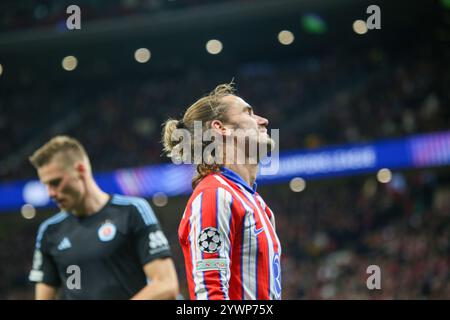 Madrid, Spanien, 11. Dezember 2024: Atletico Madrids Spieler Antoine Griezmann (7) bedauert einen Fehler beim Spiel der UEFA Champions League Runde 6 2024-25 zwischen Atletico Madrid und Slovan Bratislava am 11. Dezember 2024 im Riyadh Air Metropolitano Stadium in Madrid. Quelle: Alberto Brevers / Alamy Live News. Stockfoto