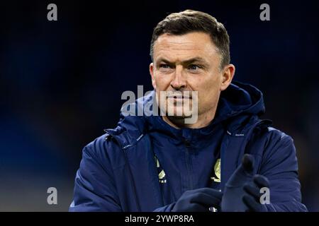 Cardiff, Großbritannien. Dezember 2024. Paul Heckingbottom, Manager von Preston North End, sieht zu. EFL Skybet Championship Match, Cardiff City gegen Preston NE im Cardiff City Stadium in Cardiff, Wales am Mittwoch, 11. Dezember 2024. Dieses Bild darf nur für redaktionelle Zwecke verwendet werden. Nur redaktionelle Verwendung, Bild von Lewis Mitchell/Andrew Orchard Sportfotografie/Alamy Live News Credit: Andrew Orchard Sportfotografie/Alamy Live News Stockfoto