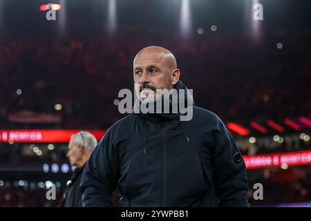 Lissabon, Portugal . Dezember 2024. Lissabon, Portugal, 11. Dezember 2024: Trainer von Vincenzo Italiano Bologna FC in Aktion während des Fußballspiels der UEFA Champions League zwischen SL Benfica und Bologna in Estadio da Luz, Lissabon am 11. Dezember 2024 (João Bravo /SPP) Credit: SPP Sport Press Photo. /Alamy Live News Stockfoto