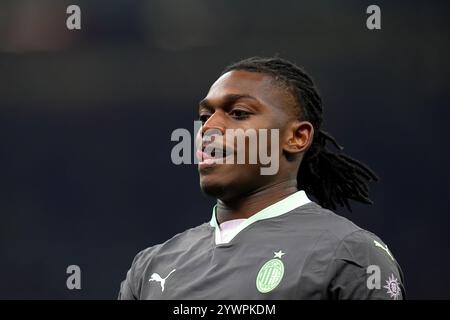 Mailand, Italien. Dezember 2024. Rafael Leao vom AC Mailand während des Fußballspiels der UEFA Champions League zwischen dem AC Mailand und Crvena Zvezda im San Siro Stadion in Mailand, Norditalien - Mittwoch, 11. Dezember 2024. Sport - Fußball . (Foto: Spada/LaPresse) Credit: LaPresse/Alamy Live News Stockfoto