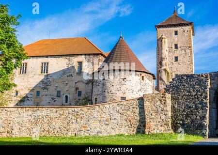 Svihov, Tschechische republik - 24. Mai 2024. Wasserburg Svihov an sonnigem Tag Stockfoto