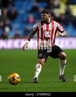 Gustavo Hamer von Sheffield United während des Sky Bet Championship Matches im den, London. Bilddatum: Mittwoch, 11. Dezember 2024. Stockfoto