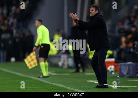 Turin, Italien. Dezember 2024. Thiago Motta, Cheftrainer von Juventus FC Gestures während des Spiels der UEFA Champions League 2024/25 Phase MD6 zwischen Juventus und Manchester City im Allianz Stadium am 11. Dezember 2024 in Turin, Italien. Quelle: Marco Canoniero/Alamy Live News Stockfoto