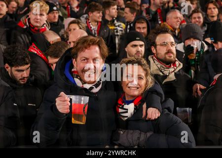 Rotterdam, Niederlande. Dezember 2024. ROTTERDAM, NIEDERLANDE - 11. DEZEMBER: Fans und Fans von Feyenoord während der Champions League - League-Phase - Spiel am 6. Spieltag zwischen Feyenoord und AC Sparta Praha im Stadion Feijenoord am 11. Dezember 2024 in Rotterdam, Niederlande. (Foto von Hans van der Valk/Orange Pictures) Credit: Orange Pics BV/Alamy Live News Stockfoto