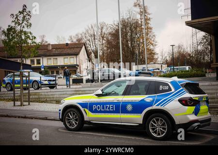 11.12.2024, Passau, DE, unterwegs in Bayern, Themenbild, Symbolbild, Verschiedene Themenbilder, im Bild Symbolbild, Blaulicht, Polizist, Polizeiauto, Einsatzfahrzeug, Rettung, Dienstauto, Blaulichtbalken, Blaulicht, Logo, Polizei, Deutsche Polizei, Dienstfahrzeug, Notrufnummer, Schriftzug, Deutsches Polizeiauto, Deutschland, *** 11 12 2024, Passau, GER, unterwegs in Bayern, Themenbild, Symbolbild, verschiedene Themenbilder, im Bild Symbolbild, Blaulicht, Polizist, Polizeiauto, Einsatzfahrzeug, Rettungsdienst, Servicefahrzeug, blaue Lichtleiste, blaues Licht, Logo, Polizei, deutsche Polizei, s Stockfoto