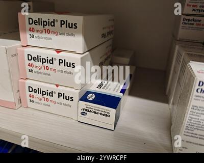 Prag, Tschechische Republik-26. Januar 2025: DEPO-PROVERA Box mit Medikamenten mit MEDROXYPROGESTERON Wirkstoff von PFIZER, zur Verhütung verwendet, bir Stockfoto