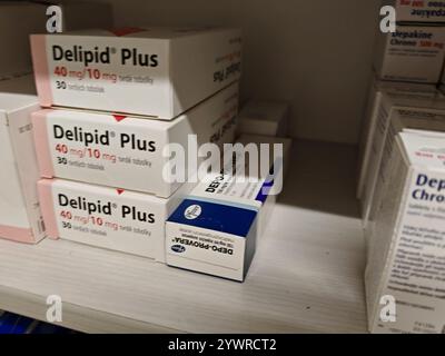 Prag, Tschechische Republik-26. Januar 2025: DEPO-PROVERA Box mit Medikamenten mit MEDROXYPROGESTERON Wirkstoff von PFIZER, zur Verhütung verwendet, bir Stockfoto