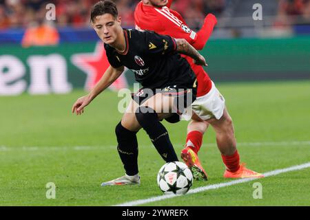 Lissabon, Portugal. Dezember 2024. Kacper Urbanski (Bologna FC) wurde beim Spiel der UEFA Champions League zwischen SL Benfica und Bologna FC gesehen. Maciej Rogowski/Alamy Live News Stockfoto