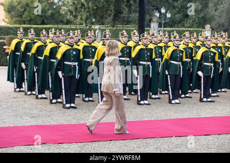 Rom, Italien. Dezember 2024. Premierminister Giorgia Meloni erwartet die spanische Königsfamilie in der Villa Pamphili in Rom (Foto: Matteo Nardone/Pacific Press) Credit: Pacific Press Media Production Corp./Alamy Live News Stockfoto