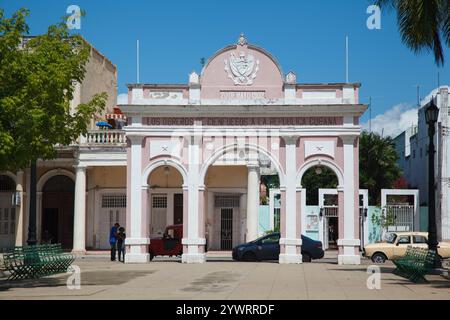 Der Triumphbogen im Jose Marti Park in der Innenstadt von Cienfuegos, Kuba Stockfoto