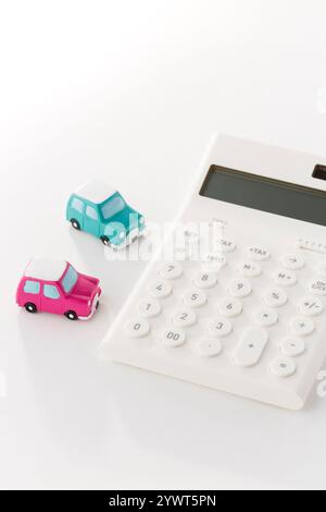 Miniaturauto und Taschenrechner Stockfoto