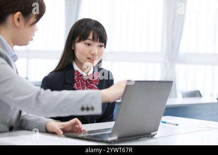 Studentin erhält Unterricht im Unterricht Stockfoto