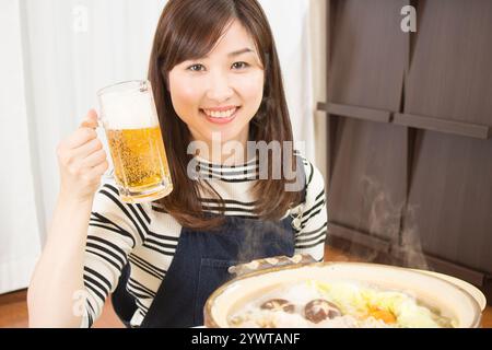 Ein japanisches Paar isst ein Nabe-Gericht Stockfoto