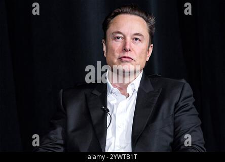 Porträt von Elon Musk, dem reichsten Mann der Welt und CEO von Tesla, SpaceX und Twitter. Moschus ist außerdem Gründer der Boring Company und Mitbegründer von Neuralink, OpenAI und der Online-Bank x.com, die mit Confinity zu PayPal fusionierte. Stockfoto