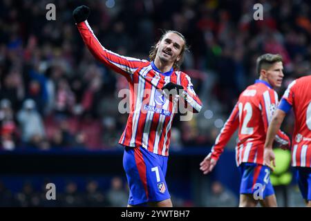 Madrid, Spanien. Dezember 2024. Antoine Griezmann von Atletico de Madrid feiert sein Tor beim UEFA Champions League-Spiel zwischen Atletico de Madrid und Slovan Bratislava am 11. Dezember 2024 in Madrid. Gustavo Valiente/Xinhua/Alamy Live News Stockfoto