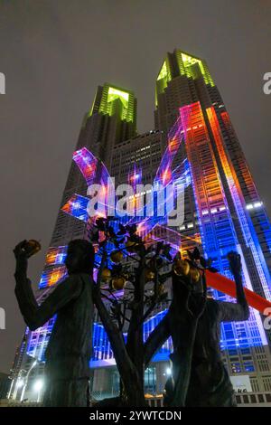 Gebäude der Metropolitan Government mit einer Projektionskartierung in Shinjuku Tokio Japan Stockfoto