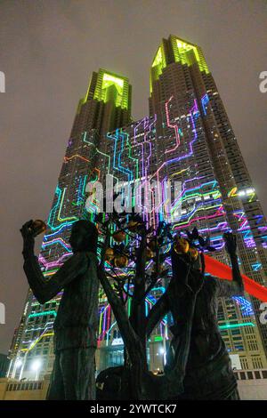 Gebäude der Metropolitan Government mit einer Projektionskartierung in Shinjuku Tokio Japan Stockfoto