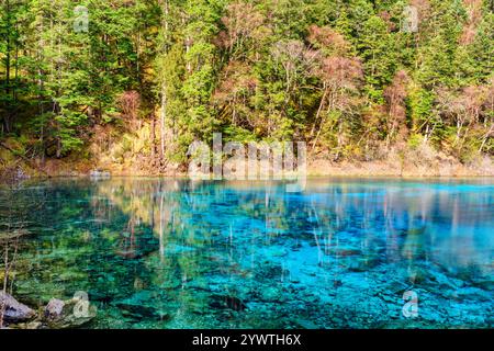 Blick auf den fünffarbigen Pool (der bunte Teich) Stockfoto