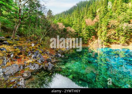 Blick auf den fünffarbigen Pool (der bunte Teich) Stockfoto