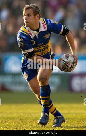 Aktenfoto vom 10.02.2008 von Rob Burrow. Der ehemalige England und Leeds Scrum-Half starb im Juni im Alter von 41 Jahren nach einem Kampf gegen die Motoneurone-Krankheit. Der achtmalige Super League-Sieger Burrow wurde 2019 diagnostiziert, zwei Jahre nachdem er sich aus dem Spiel zurückgezogen hatte, und er half, neben dem ehemaligen Teamkollegen Kevin Sinfield Millionen für die MND-Community zu sammeln. Ausgabedatum: Donnerstag, 12. Dezember 2024. Stockfoto