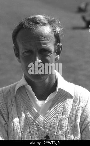 Aktenfoto vom 01.04.1982 von Derek Underwood. Underwood, der liebevoll „Deadly“ genannt wurde, war der produktivste Spin-Bowler in Englands Testgeschichte, mit 297 Wickets in 86 Auftritten zwischen 1966 und 1982. Der Kent ist ein Meister der feuchten, ungedeckten Spielfelder, 42 vor dem nächsten Besten, Graeme Swann. Er starb im April im Alter von 78 Jahren. Ausgabedatum: Donnerstag, 12. Dezember 2024. Stockfoto