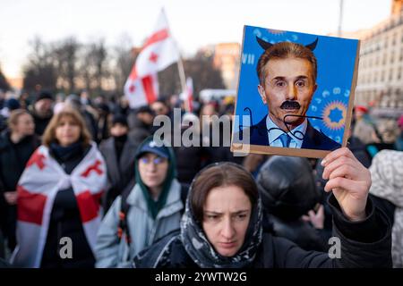 Georgier protestiert in Berlin gegen die Entscheidung der georgischen Regierung, die Verhandlungen über den Beitritt zur Europäischen Union aussetzen. Zum Protest hatte die pro-europäische NGO Georgisches Zentrum im Ausland GZA aufgerufen. / Georgier protestieren in Berlin gegen die Entscheidung der georgischen Regierung, die EU-Beitrittsverhandlungen auf Eis zu legen. Die pro-europäische NGO Georgian Center Abroad GZA hatte zu dem Protest aufgerufen. Schnappschuss-Fotografie/K.M.Krause *** Georgier protestieren in Berlin gegen die Entscheidung der georgischen Regierung, die EU-Beitrittsverhandlungen der pro-europäischen NGO G auf Eis zu legen Stockfoto