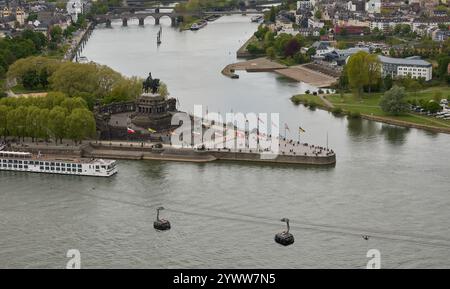 Das Deutsche Eck mit Blick auf das Kaiser-Wilhelm-Denkmal am +Samstag+ (27.12.2024) in Koblenz Foto: Thomas Wieck Stockfoto