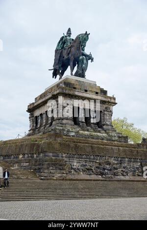 Kaiser-Wilhelm-Denkmal am Deutschen Eck am +Samstag+ (27.12.2024) in Koblenz Foto: Thomas Wieck Stockfoto