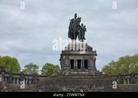 Kaiser-Wilhelm-Denkmal am Deutschen Eck am +Samstag+ (27.12.2024) in Koblenz Foto: Thomas Wieck Stockfoto