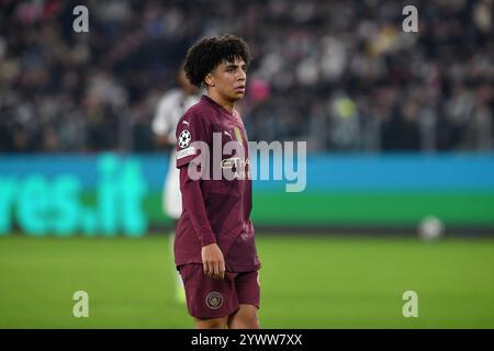 Turin, Italien. Dezember 2024. Rico Lewis aus Manchester City während des UEFA Champions League Spiels zwischen Juventus FC und Manchester City im Allianz Stadium in Turin, Italien, am 11. Dezember 2024 Foto Giuliano Marchisciano während Juventus FC gegen Manchester City, UEFA Champions League Fußballspiel in Turin, Italien, 11. Dezember 2024 Credit: Independent Photo Agency/Alamy Live News Stockfoto