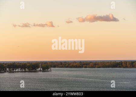 Erie's Presque Isle State Park vom Bicentennial Tower aus gesehen, der sich in Erie, Pennsylvania, USA befindet Stockfoto