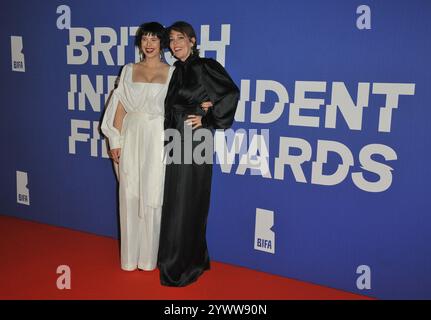 Jessie Buckley und Olivia Colman bei den British Independent Film Awards (BIFAs) 2024, The Roundhouse, Chalk Farm Road, am Sonntag, den 08. Dezember 2024 in L Stockfoto