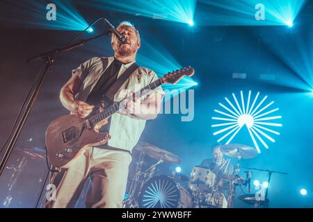 Newcastle, Großbritannien - 12. Dezember 2024: Everything Everything Perform at NX in Newcastle upon Tyne als Teil ihrer Mountainhead Tour. Foto: Thomas Jackson/Alamy Live News Stockfoto