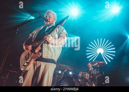 Newcastle, Großbritannien - 12. Dezember 2024: Everything Everything Perform at NX in Newcastle upon Tyne als Teil ihrer Mountainhead Tour. Foto: Thomas Jackson/Alamy Live News Stockfoto