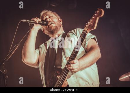 Newcastle, Großbritannien - 12. Dezember 2024: Everything Everything Perform at NX in Newcastle upon Tyne als Teil ihrer Mountainhead Tour. Foto: Thomas Jackson/Alamy Live News Stockfoto