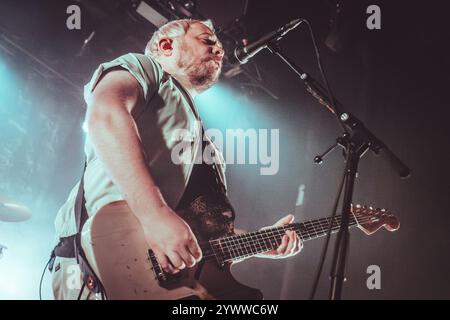 Newcastle, Großbritannien - 12. Dezember 2024: Everything Everything Perform at NX in Newcastle upon Tyne als Teil ihrer Mountainhead Tour. Foto: Thomas Jackson/Alamy Live News Stockfoto