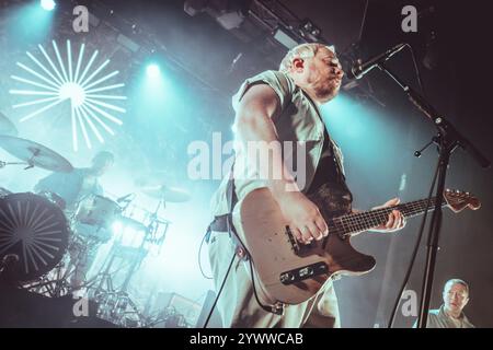 Newcastle, Großbritannien - 12. Dezember 2024: Everything Everything Perform at NX in Newcastle upon Tyne als Teil ihrer Mountainhead Tour. Foto: Thomas Jackson/Alamy Live News Stockfoto