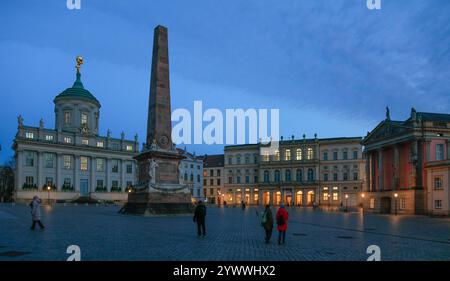 Stadtschloss, Obelisk, altes Rathaus, Potsdam Museum Forum für Kunst und Geschichte, Alter Markt am Abend, Potsdam, Brandenburg, Deutschland *** Stadtschloss, Obelisk, altes Rathaus, Potsdam Museum Forum für Kunst und Geschichte, Alter Markt am Abend, Potsdam, Brandenburg, Deutschland Stockfoto