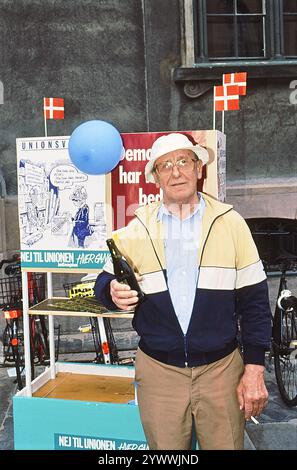 Kopenhagen/Dänemark/15. Mai 1993/historische Archivbilder ) dänen inszeniert keine Protestkundgebung zum eu-Massrichet-Projekt dänischer Kompain agianst dänischer Referdeum Masstrichet Tag der Referendumssitzung am eu-Projekt am 18. Mai 1993 in dänischer Hauptstadt. (Foto. Francis Joseph Dean/Dean Pictures) (nicht für kommerzielle Zwecke) Stockfoto