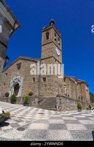 Wunderschöne Kirche San Martin im Almonaster La Real in der Provinz Huelva, Andalusien, Spanien. Stockfoto