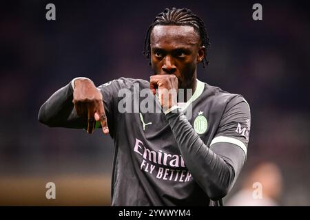 Mailand, Italien, Italien. Dezember 2024. Tammy ABRAHAM vom AC Milan feiert sein Tor während des Spiels der UEFA Champions League, League Phase MD6 zwischen dem AC Milan und Crvena Zvezda am 11. Dezember 2024 im San Siro Stadion in Mailand. (Kreditbild: © Matthieu Mirville/ZUMA Press Wire) NUR REDAKTIONELLE VERWENDUNG! Nicht für kommerzielle ZWECKE! Stockfoto