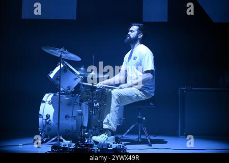 UK. Dezember 2024. LONDON, ENGLAND – 11. DEZEMBER: Chris Tomson von „Vampire Weekend“, der am 11. Dezember 2024 in London auftrat. CAP/MAR © MAR/Capital Pictures Credit: Capital Pictures/Alamy Live News Stockfoto