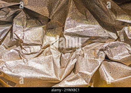 Abstrakte, olivfarbene und zerknitterte Oberfläche. Innenausstattung dünner Lavash mit verschiedenen Geschmacksrichtungen. Diätkost Stockfoto