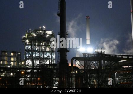 Das Stahlwerk von ThyssenKrupp Steel in Duisburg, Kokerei Schwelgern, ThyssenKrupp Steel, Arbeitskraefte-Abbau, Stahlwerker, ThyssenKrupp Steel Duisburg, 11.12.2024, *** ThyssenKrupp Stahlwerk Duisburg, Kokerei Schwelgern, ThyssenKrupp Steel, Personalabbau, Stahlarbeiter, ThyssenKrupp Steel Duisburg, 11 12 2024, Stockfoto