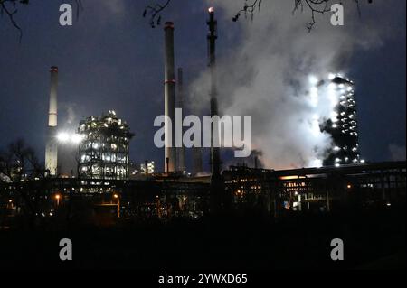 Das Stahlwerk von ThyssenKrupp Steel in Duisburg, Kokerei Schwelgern, ThyssenKrupp Steel, Arbeitskraefte-Abbau, Stahlwerker, ThyssenKrupp Steel Duisburg, 11.12.2024, *** ThyssenKrupp Stahlwerk Duisburg, Kokerei Schwelgern, ThyssenKrupp Steel, Personalabbau, Stahlarbeiter, ThyssenKrupp Steel Duisburg, 11 12 2024, Stockfoto