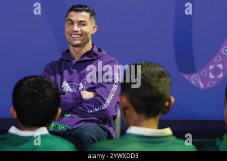 Riad, Saudi-Arabien. Dezember 2024. Christiano Ronaldo ändert sein berühmtes Trikot Nummer 7 auf Platz 34, dem Jahr der bevorstehenden FIFA-Weltmeisterschaft, während er am 11. Dezember 2024 in Riad feiert. Foto: Balkis Press/ABACAPRESS. COM Credit: Abaca Press/Alamy Live News Stockfoto