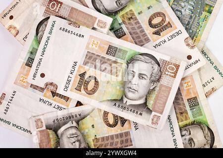 Haufen von kroatischen Kuna Banknoten von 10 Kuna. Stockfoto